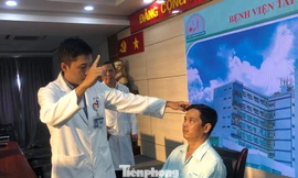 Bệnh nhân từ chỗ suýt mù lòa giờ đã nhìn thấy 10/10