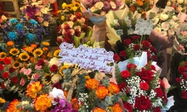 Trend mới 20/10: 'Hoa ăn được' và lời nhắn bá đạo 'tới lương anh chuyển phản'