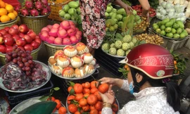 Hoa quả ở Sài Gòn tăng giá mạnh ngày rằm tháng Giêng