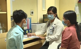 BS tư vấn cho bé T (ảnh: BVCC)