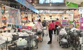 Siêu thị mở lại kênh online, tăng cường nhân lực "đi chợ hộ", giao hàng cho khách