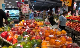 Không neo cao sau Tết, rau củ giảm giá sập sàn vẫn vắng khách