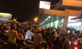 Bến xe miền Tây quá tải khi người dân về nghỉ tết dương lịch