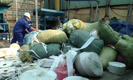 Tiêu hủy hàng tấn băng vệ sinh, tả lót trẻ em giả, nhái