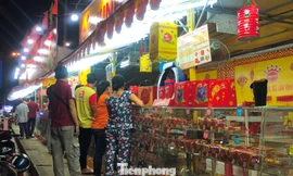 Bánh trung thu xả hàng ngày cận tết trung thu