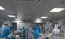 Khoa Hồi sức tích cực - chống độc người lớn đang điều trị bệnh nhân