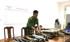 Vũ khí thô sơ bị công an thu giữ
