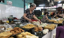 Đậu hũ, chả giò chay... đắt hàng