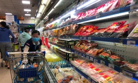 TPHCM tấp nập hàng hóa trong ngày đầu mở cửa 