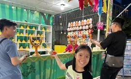 Nườm nượp bạn trẻ xếp hàng vào khu vui chơi 'kiểu Mỹ' ở TP Thủ Đức