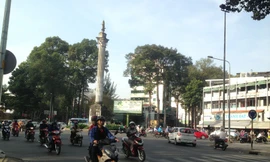 Đường Sài Gòn thông thoáng trong ngày đầu đi làm sau kỳ nghỉ Tết Dương lịch