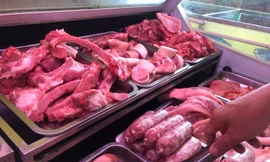 Heo đông lạnh nhập khẩu có giá rẻ hơn heo nóng trong nước đến 60.000 đồng/kg