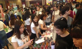 Black Friday: Chen lấn săn hàng giảm giá trong đêm Sài Gòn