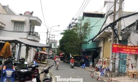 Khu vực có căn hộ bị phong tỏa trở nên vắng vẻ