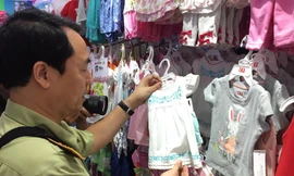 Cơ quan chức năng đang tạm giữ hàng hóa tại 3 cửa hàng của Con Cưng trị giá gần 500 triệu đồng