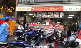 Hàng quán vẫn nghỉ tết, dân công sở chật vật tìm quán ăn