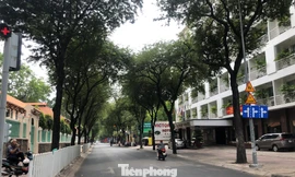 Sài Gòn ngày cuối tuần, nhiều tuyến đường thưa vắng