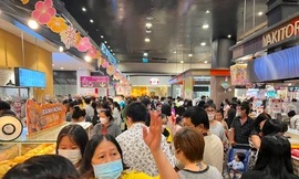 Hàng quán TPHCM chật kín ngày cuối nghỉ Tết Dương lịch 2023