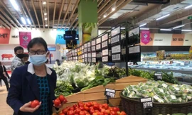 Khách mua sắm tại siêu thị