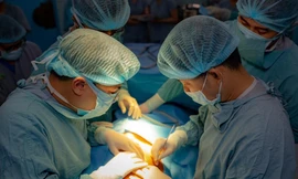 BV Nhi đồng 2 ghép thận từ người cha để cứu con (ảnh: BVCC)