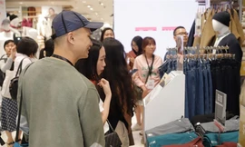 Thương hiệu UNIQLO lần đầu xuất hiện tại Việt Nam thu hút sự quan tâm của nhiều người