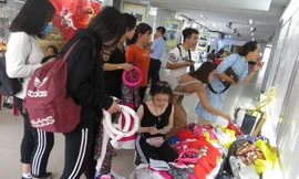 Cho thuê áo dài kiếm tiền triệu mỗi ngày