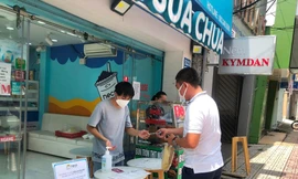 Hàng quán tại TPHCM chỉ được phục vụ bán mang đi