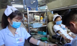 Y bác sĩ BV quận Thủ Đức tham gia hiến máu nhân đạo