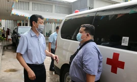 Đội Phản ứng nhanh của Bệnh viện Chợ Rẫy còn gọi là những bác sõ "hai ba-lô": một ba-lô đi làm, một ba-lô sẵn sàng lên đường làm nhiệm vụ