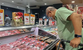 Thực phẩm ở TPHCM giảm giá mạnh ngày cuối năm