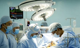 Bác sĩ phẫu thuật tim không cần máy hỗ trợ nhân tạo