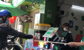 Mọi giao dịch được thực hiện qua một cây gậy