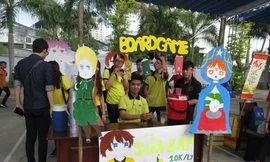 Gian hàng sinh viên trong chương trình Chủ Nhật Đỏ 2018