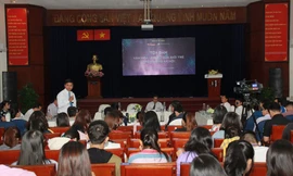 Đại biểu chia sẻ nhiều ý kiến nóng xung quanh mạng xã hội