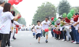 Người dân TPHCM tham gia chạy để quyên tiền giúp đỡ trẻ mắc bệnh tim 