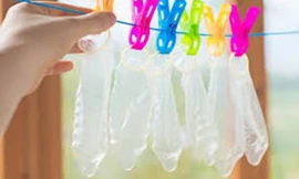 Nguy cơ mắc nhiều bệnh khi tái sử dụng bao cao su