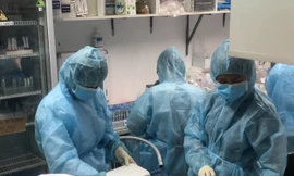 Lấy mẫu xét nghiệm COVID-19 tại Viện Pasteur