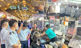 Chợ Bến Thành bị kiểm tra, Saigon Square vội vã đóng cửa