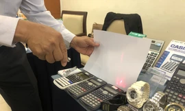 Hàng giả qua mặt người tiêu dùng bằng cách ghi sai một số hay một chữ tương tự với hàng thật