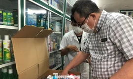 TPHCM: Đột kích nhà thuốc, phát hiện nhiều thực phẩm chức năng không rõ nguồn gốc
