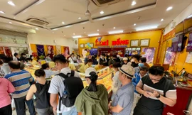 Giá vàng vọt lên 120 triệu đồng, vì sao nhiều người tiếc hùi hụi? 