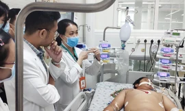 Chỉ vấp té do sợi dây, nam sinh nhiễm trùng toàn thân. Ảnh do BVCC