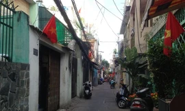 Do nhiều hàng quán còn nghỉ tết, quán ăn vỉa hè trở nên đắt khách