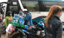 Khẩu trang y tế bán nhan nhản trên vỉa hè