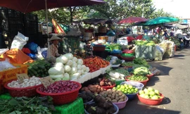 Hàng hóa ê hề, người mua không có