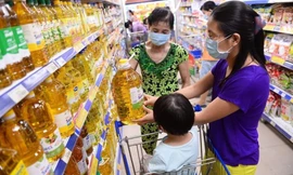 Dầu ăn giảm giá theo xăng