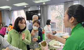 Đặc sản từ 30 tỉnh thành 'đổ bộ' chợ Tết TPHCM