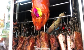 Heo quay "hốt bạc" ngày vía Thần tài