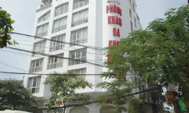 Chiều qua, Công an phường được điều động ngăn người không có trách nhiệm vào phòng khám Maria Ảnh: Tuấn Nguyễn