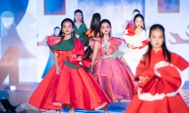 650 siêu mẫu nhí sải bước trên sàn catwalk dài kỷ lục khiến khán giả 'đứng ngồi không yên'